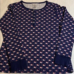 Vineyard vines Santa whale lounge top. M